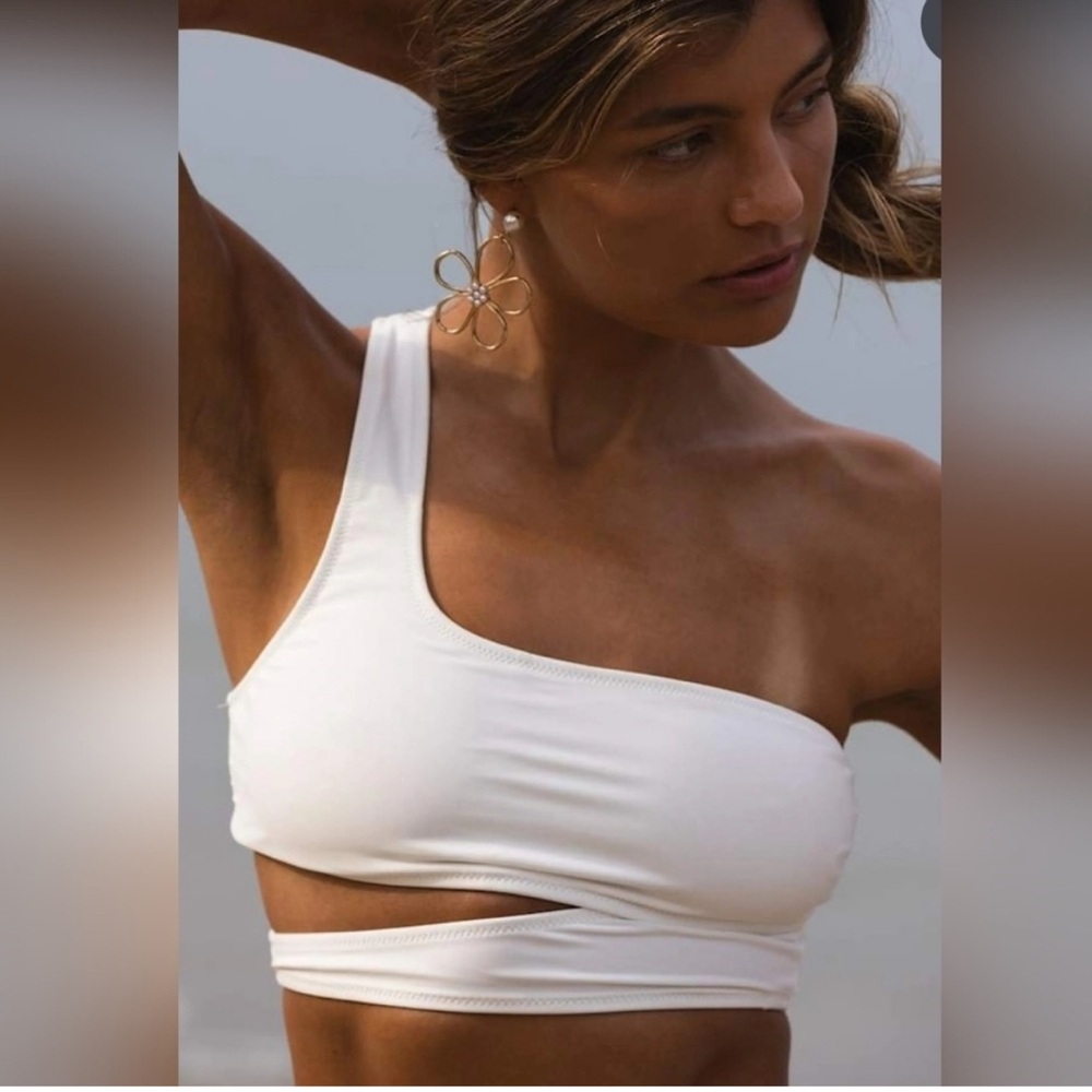 Lulu's White One-Shoulder Cutout Swim Top
